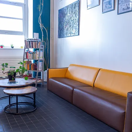 אכסניה Hi אמיינס