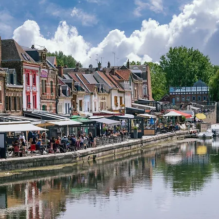 אכסניה Hi אמיינס